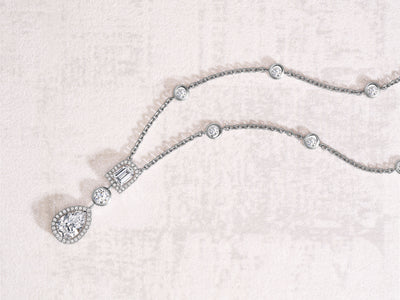 Diamant Sculptural Necklace with DAVIDOR Arch Cut Diamond, Pear Shape Diamond and Brilliant Diamonds - DAVIDOR