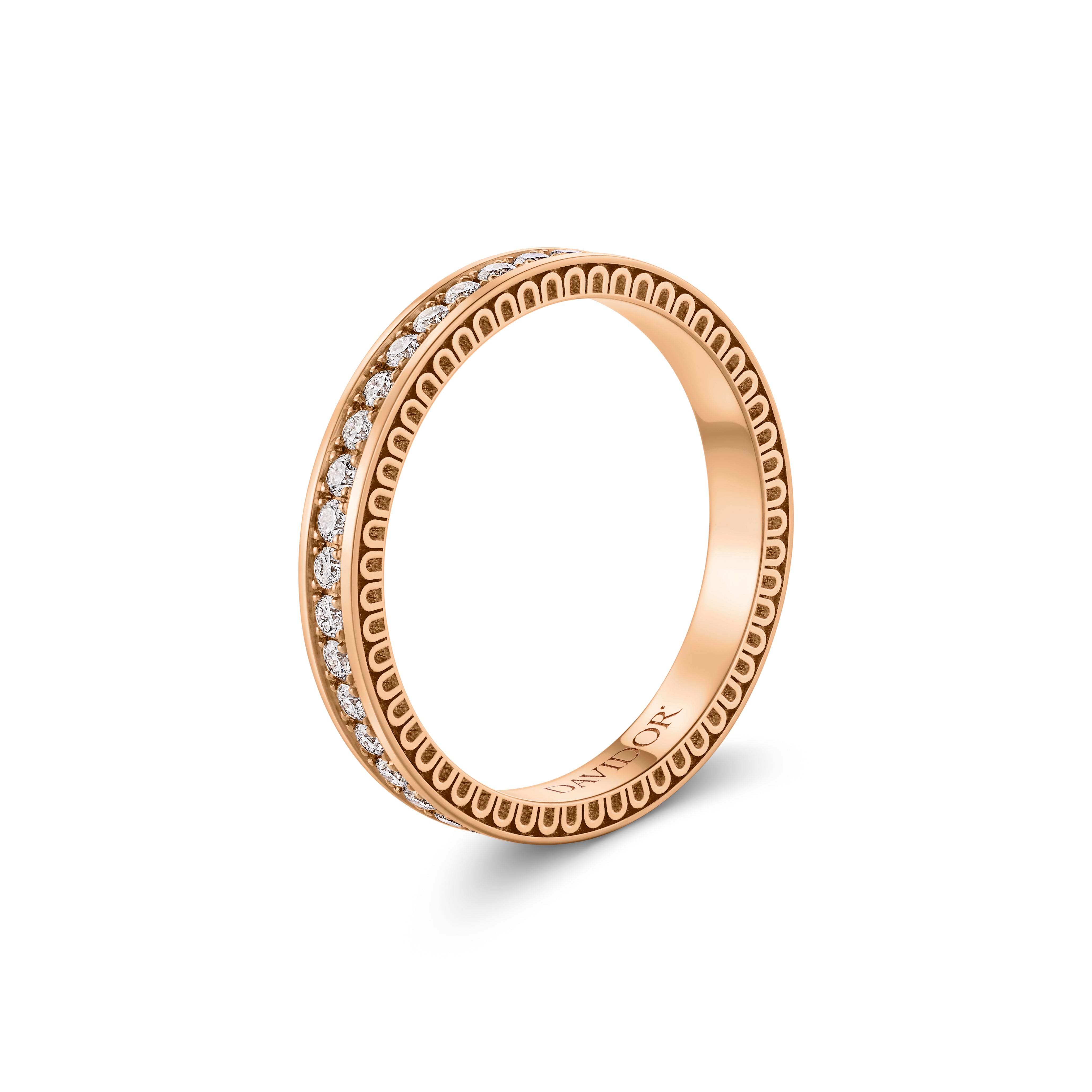 The L’Arc Détail Ring PM, 18k Rose Gold with Brilliant Diamonds features a handcrafted beaded edge and a sparkling row of diamonds set around the band.