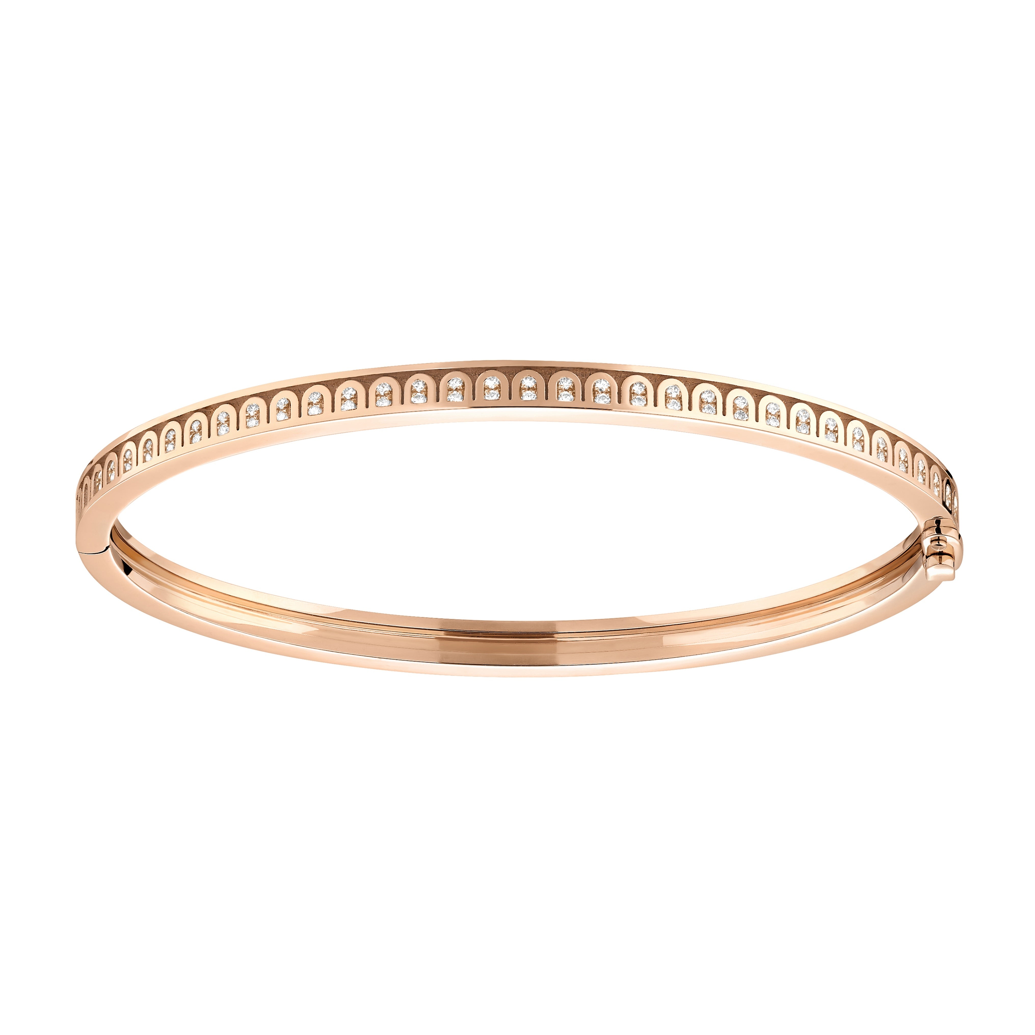 The L’Arc de DAVIDOR Bangle Mini, 18k Rose Gold with Satin Finish and Brilliant Diamonds, features a satin finish and a row of sparkling diamonds for elegant everyday wear.