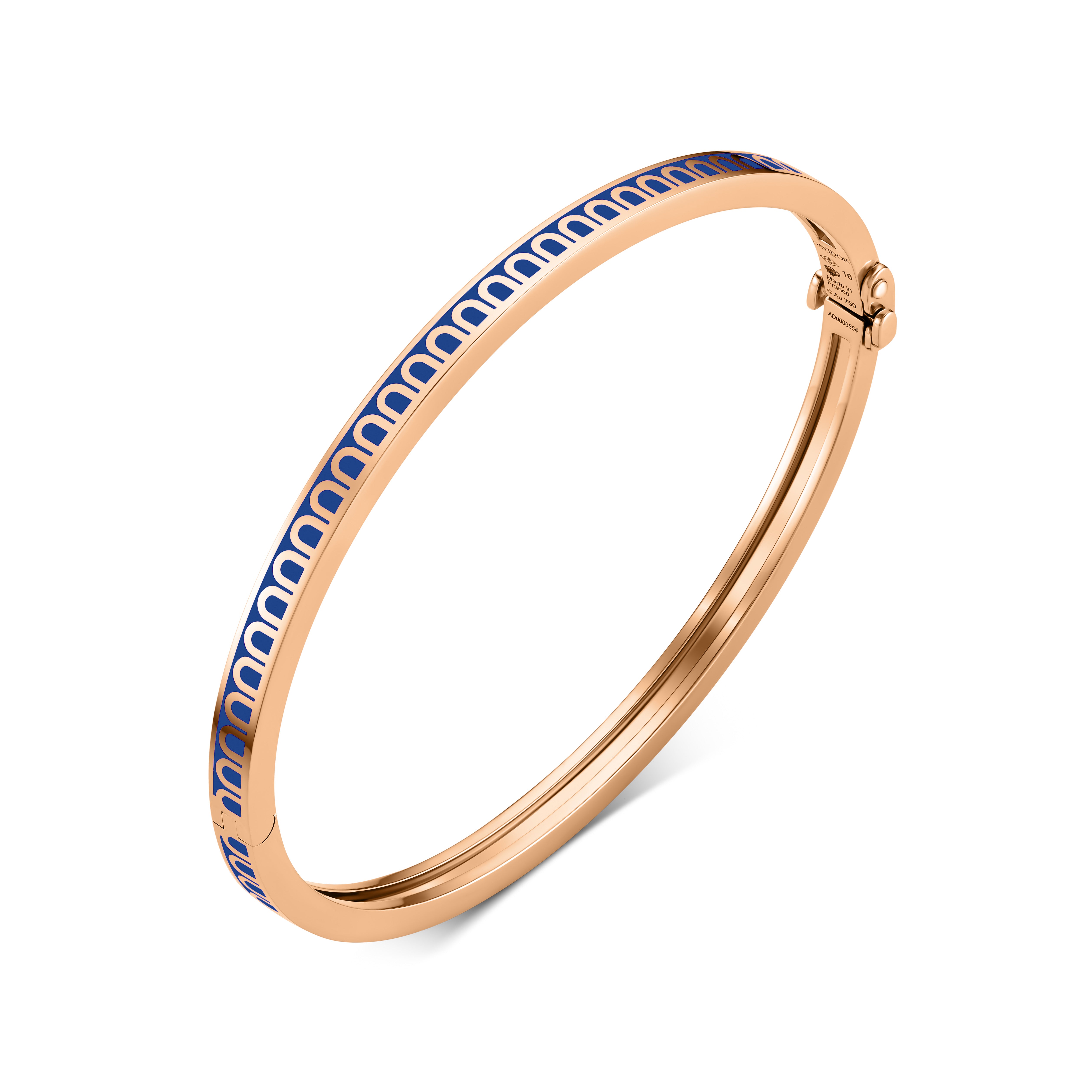 Introducing the L’Arc de DAVIDOR Bangle Mini, crafted in 18k rose gold and embellished with blue and white lacquered ceramic in a repeating DAVIDOR Arch motif along its outer edge. This elegant, stackable bracelet features a secure clasp for fastening and is perfect for adding a sophisticated touch to any ensemble.