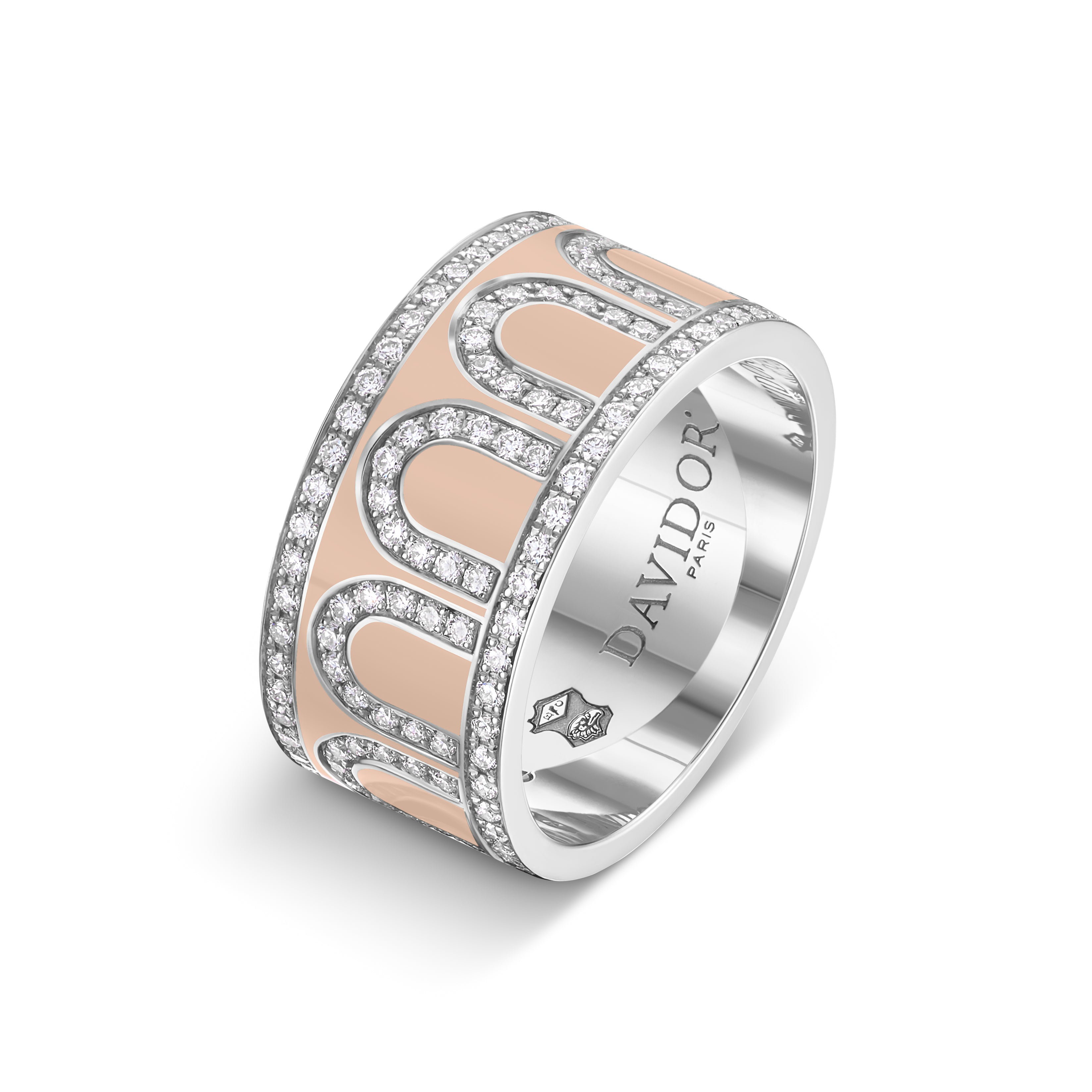 Introducing the L’Arc de DAVIDOR Ring GM: a modern and luxurious piece crafted in 18k white gold, featuring a distinctive Bellini lacquered ceramic inlay and rows of Palais Diamonds arranged in an elegant arch pattern. The interior is engraved with DAVIDOR PARIS.